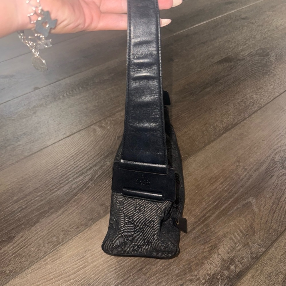 Black Designer Shoulder Bag - Picture 5 of 9